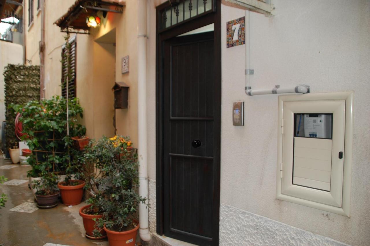 Вилла Casa Vacanze Antico Cortile Delle Palme Villagrazia Di Carini Экстерьер фото